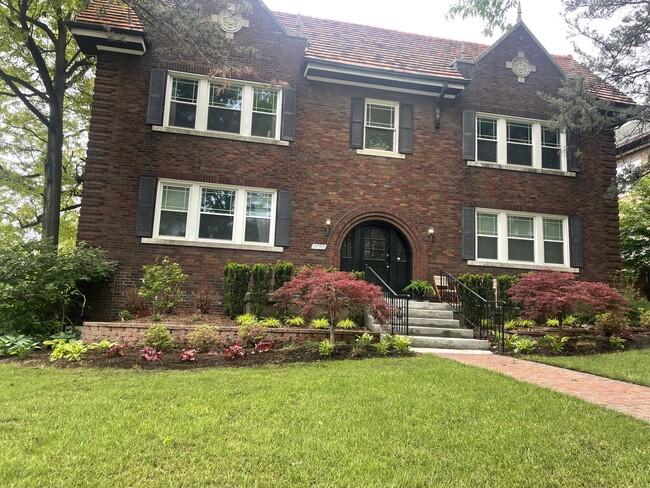 Building Photo - 7700 Shirley Dr