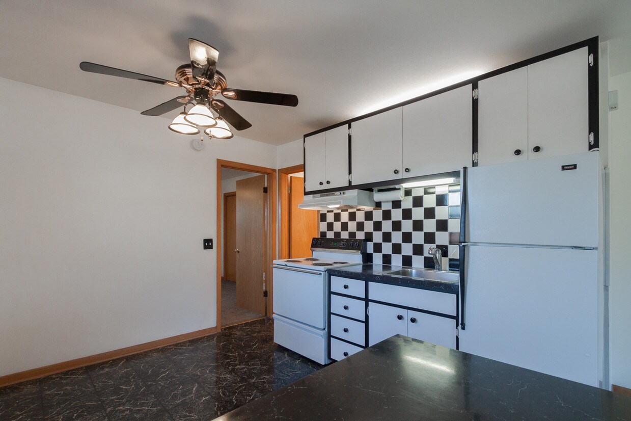 Primary Photo - 1209 E Gorham St