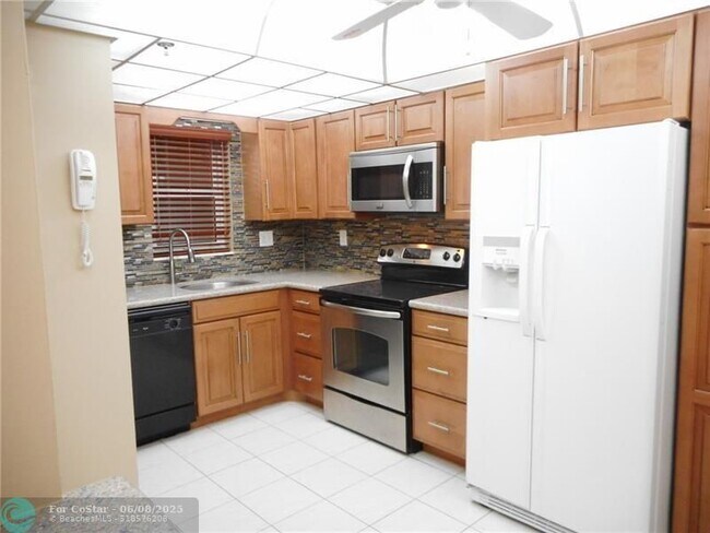 Building Photo - 3150 W Rolling Hills Cir