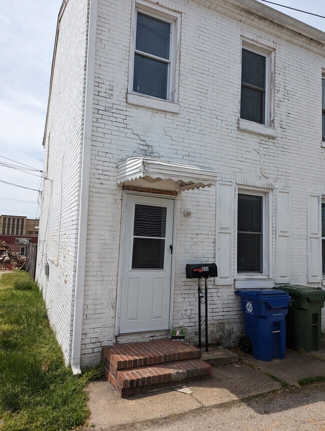 Building Photo - 605 Freeman St