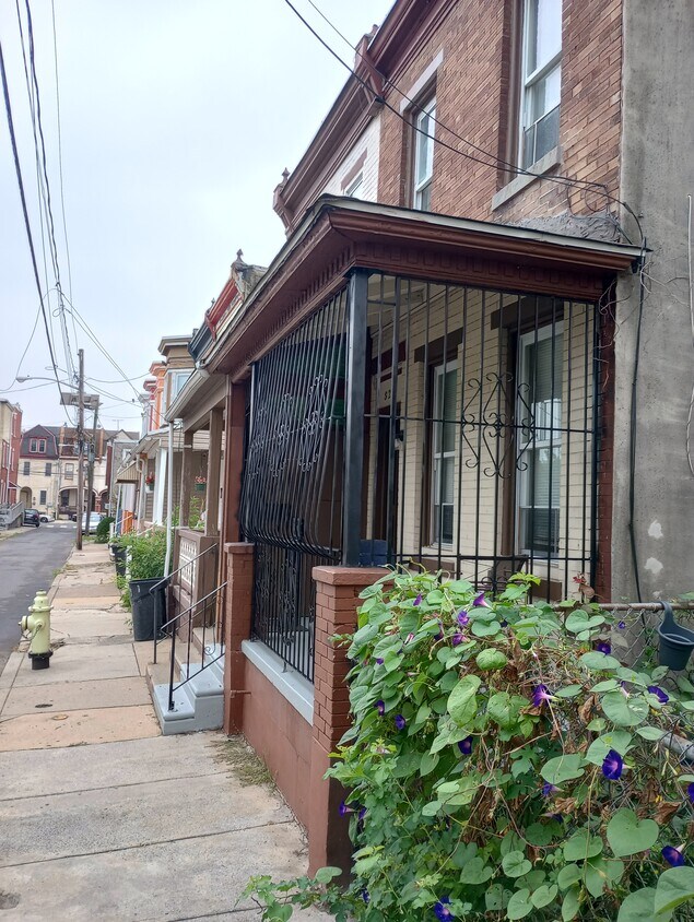 Primary Photo - 823 Howard St