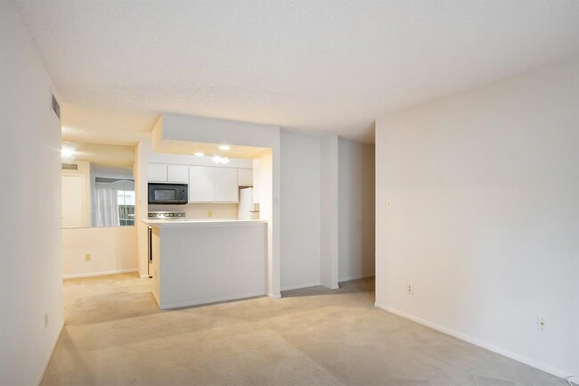 Foto del edificio - 3919 Fairmont Pkwy