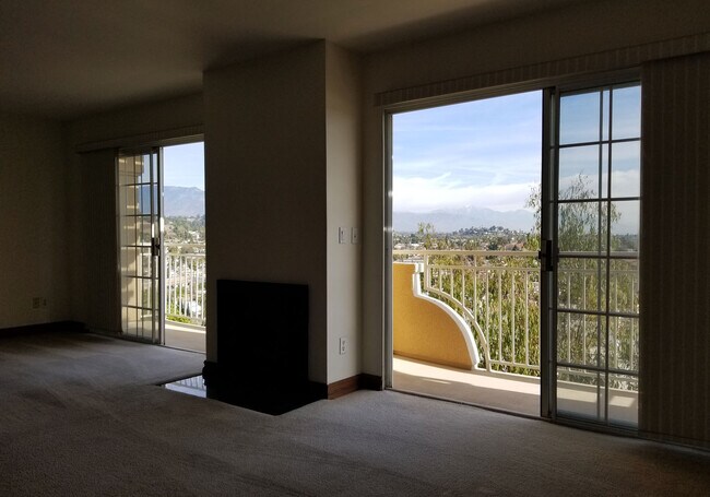 Foto del edificio - 4760 Templeton St