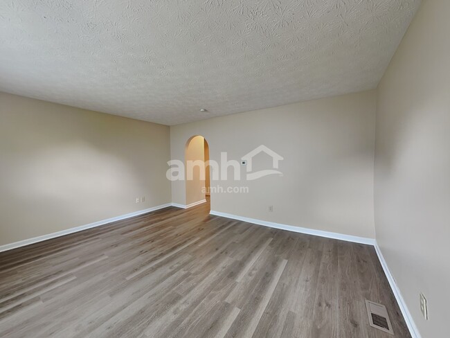 Foto del edificio - 6040 Northbend Dr