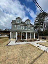 Building Photo - 553 N Ross St