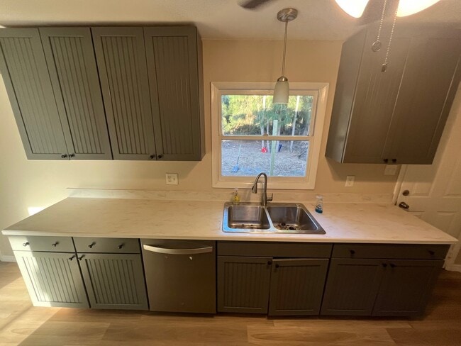 Foto del edificio - 4240 Commercial St