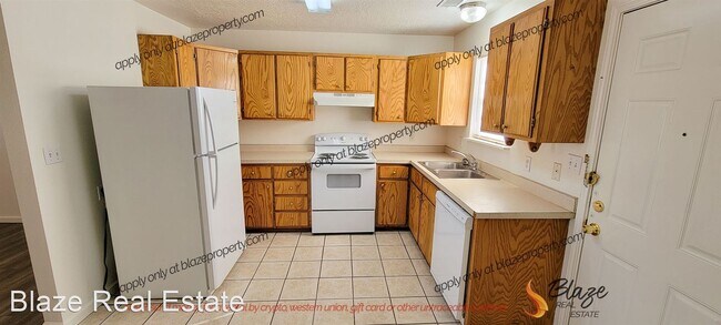Foto del edificio - 3 br, 1 bath House - 308 Almond St