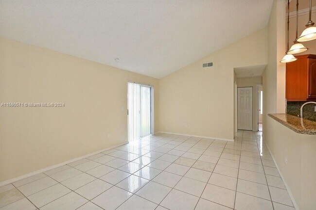 Building Photo - 1701 SW 85th Ave