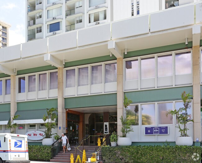 Pacific Grand Apartments in Honolulu, HI