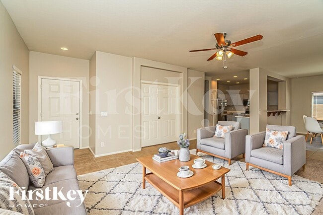 Building Photo - 931 W Oak Tree Ln