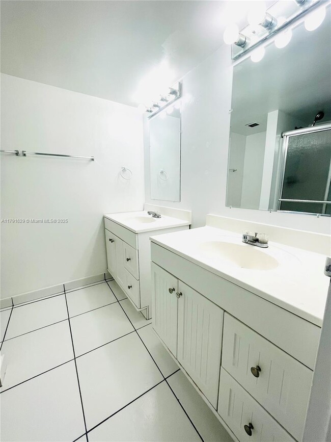Foto del edificio - 13499 Biscayne Blvd