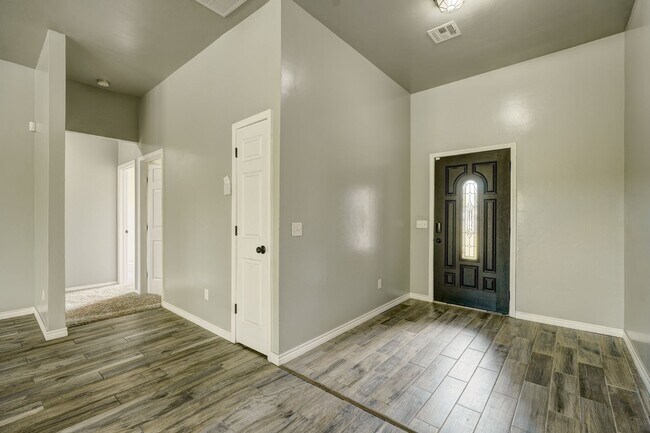 Foto del edificio - 2023 Westbury Dr