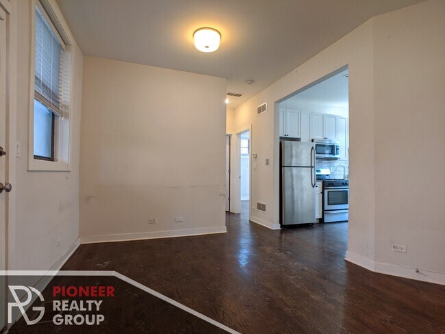 Building Photo - 1602 W Belle Plaine Ave