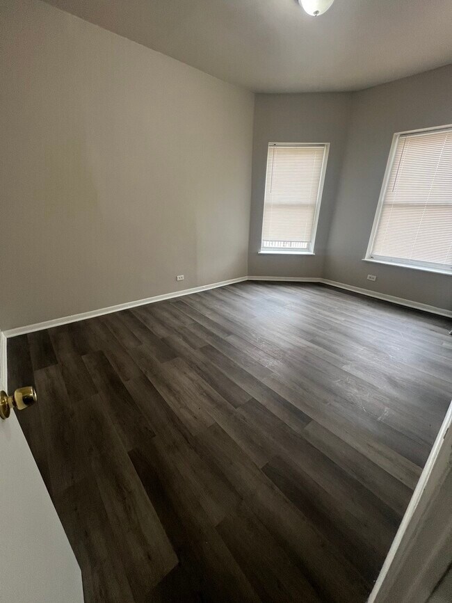 Foto del edificio - 6215 S Greenwood Ave