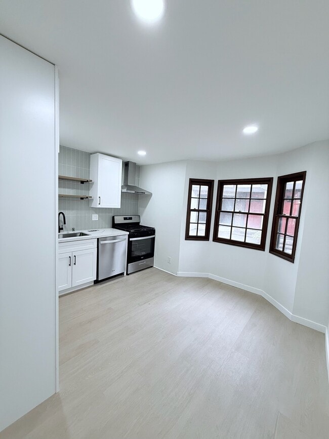 Dinning area - 11940 Weddington St