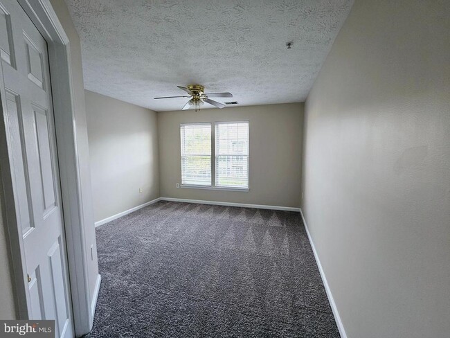 Building Photo - 2443 Blue Spring Ct