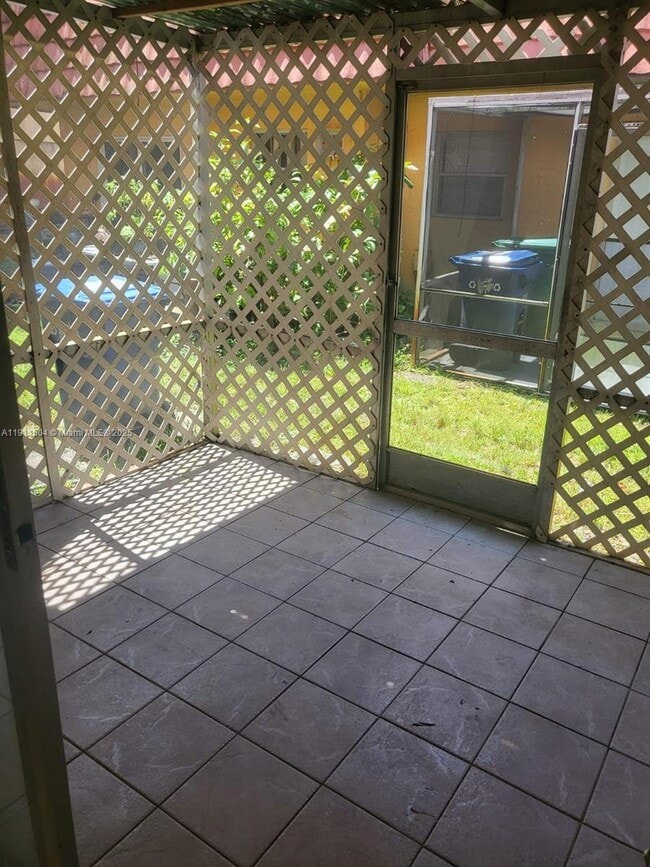 Building Photo - 2554 NW 52nd Ave