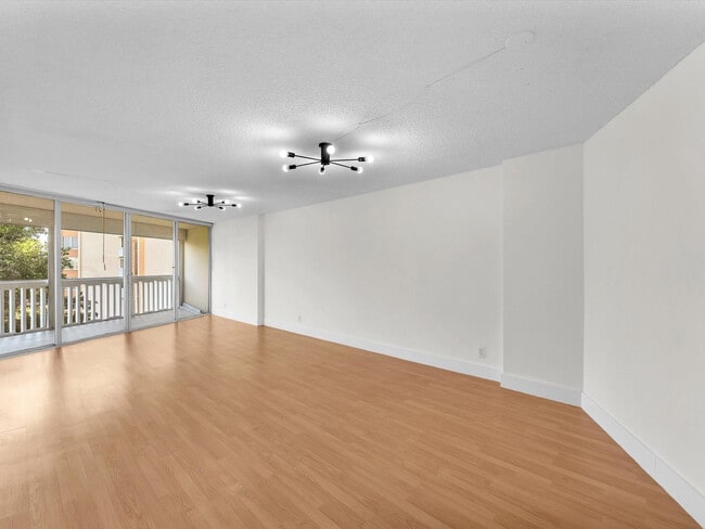 Foto del edificio - 6901 Environ Blvd