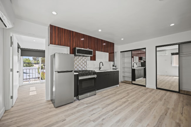 Building Photo - 111 Normandie Ave