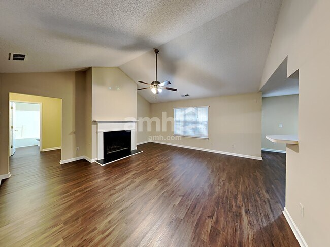 Building Photo - 152 Farm Street