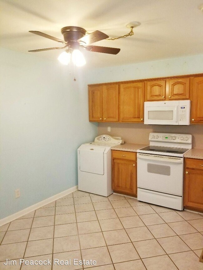 Building Photo - 3 br, 1 bath House - 16 Kaye Lane