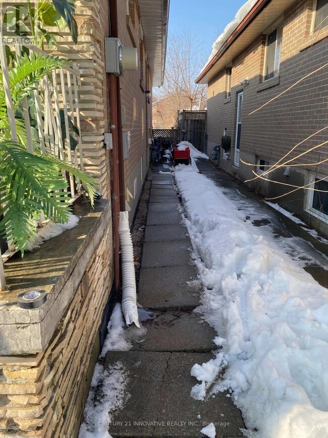 Building Photo - 402 Brimorton Dr