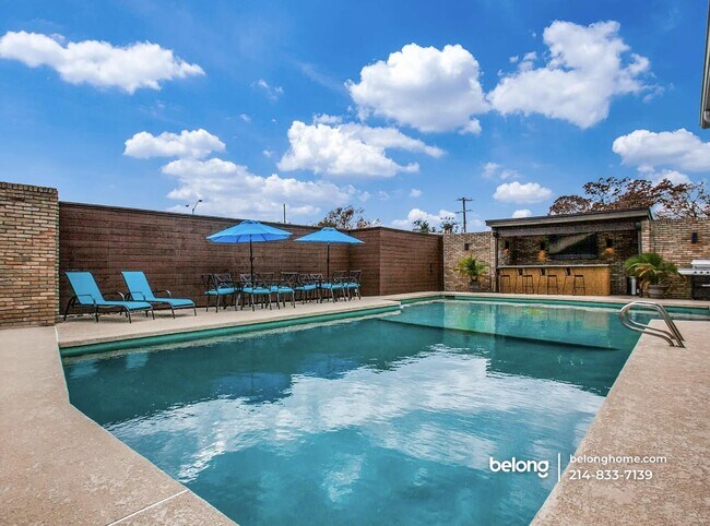 Foto del edificio - 7307 Spring Valley Rd