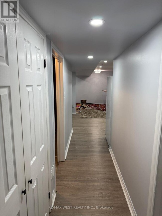 Photo du bâtiment - 640 Ormond Dr