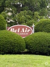 Building Photo - 28 Belair Dr