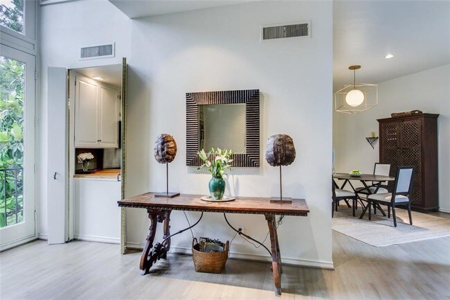 Foto del edificio - 3730 Holland Ave