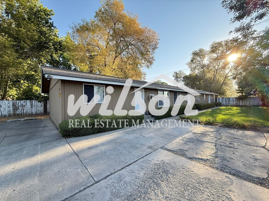 Primary Photo - 1211 Ledwich Ave