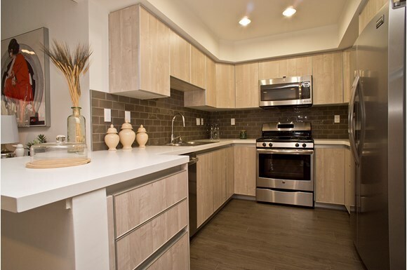 Foto principal - 11811 Darlington Ave