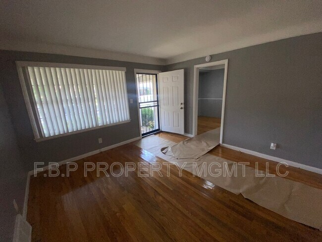 Foto del edificio - 7619 Fielding St