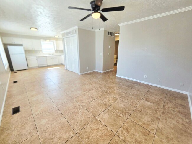 Interior Photo - 1104 - 1116 Mazatlan Cir.