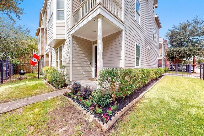 Building Photo - 2104 State St