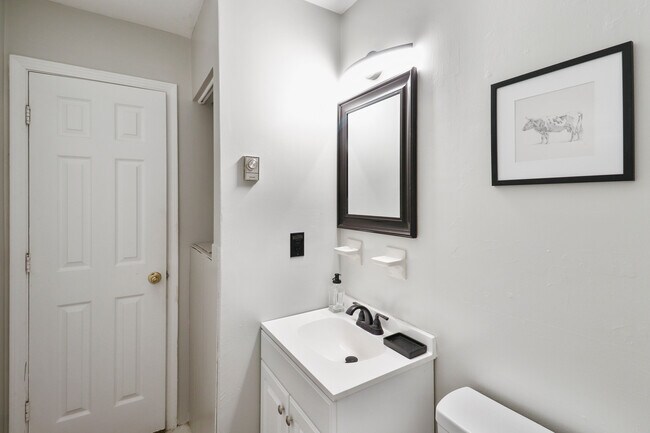 Foto del edificio - 706 Grant Ave