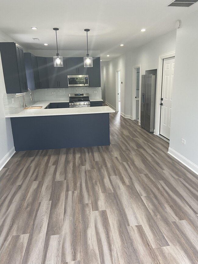 Photo - 3840 W Diversey Ave Apartments