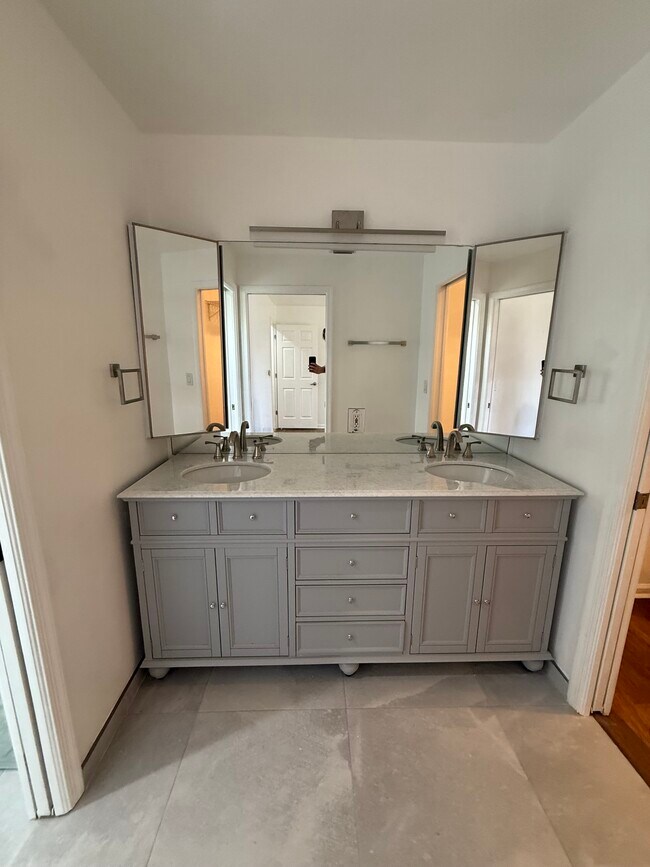 Building Photo - 1222 S Alhambra Cir