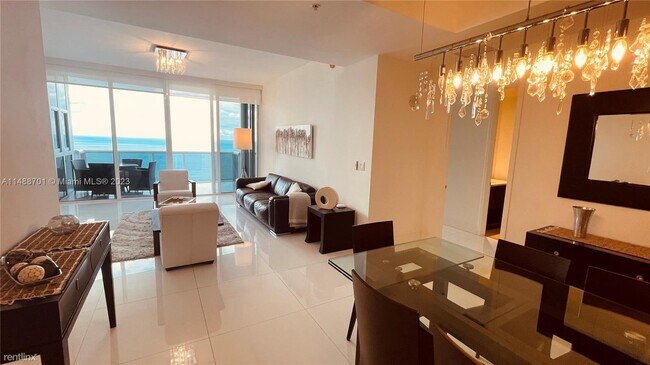 Foto del edificio - 2 br, 2.5 bath Condo - 18201 Collins Ave A...