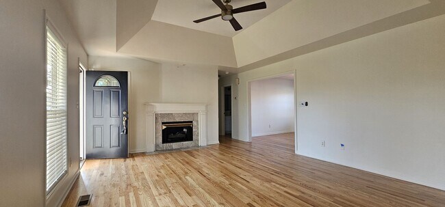 Building Photo - For Lease Gallatin TN One Level Home off 109