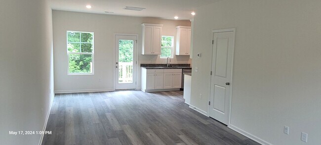 Building Photo - Charming 3 Bedroom, 2.5 Bath House Located in the Gated Community of River Rock in Statesville, NC