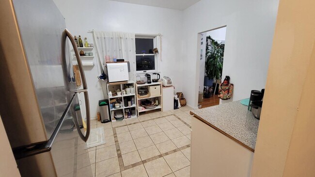 Foto del edificio - 823 Anderson Ave