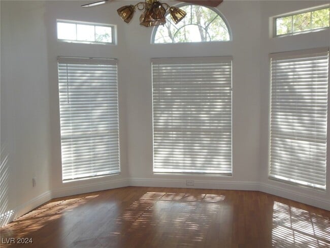 Building Photo - 3105 N St Tropez St