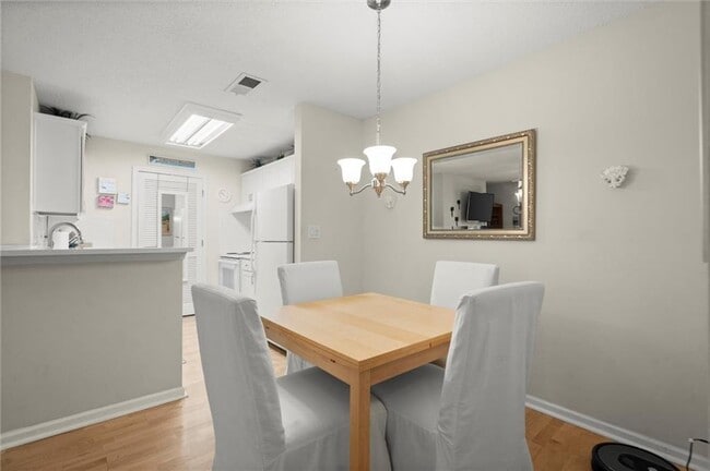 Foto del edificio - 620 Granville Ct
