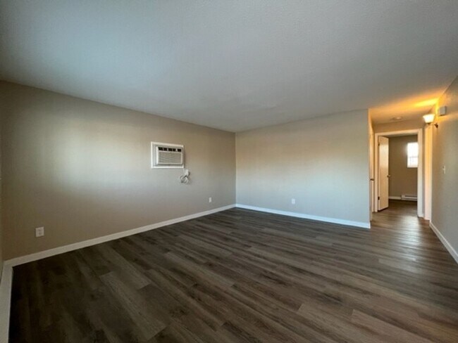 Foto del edificio - 2330 Greeley Dr