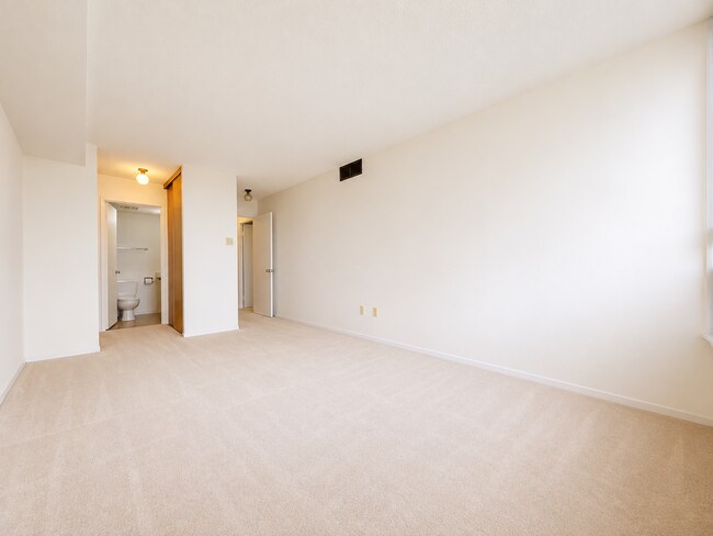 Building Photo - Suite 1103-330 Alton Towers Circle