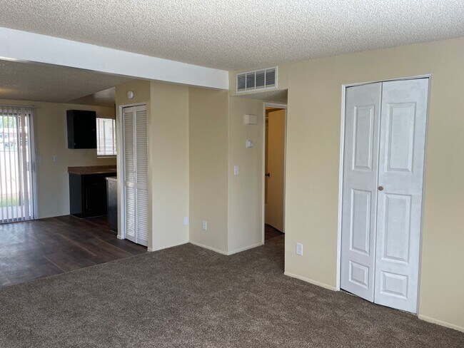 Foto del edificio - Charming 3Bdm 2Ba Single Story Townhome