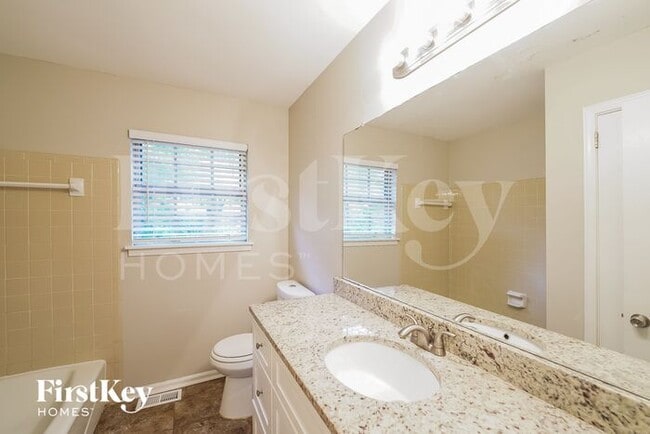 Building Photo - 2532 Janice Cir NE