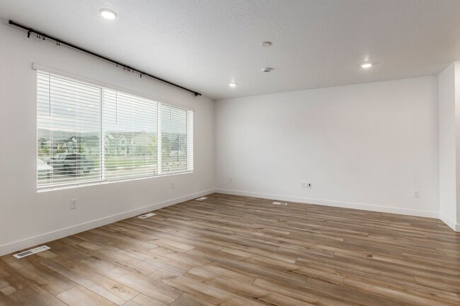 Building Photo - Convenient and Charming Heber City Town Ho...