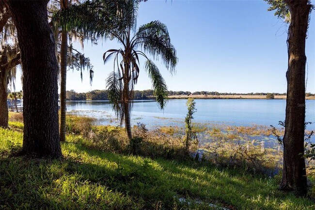 Foto del edificio - 2119 E Crooked Lake Dr